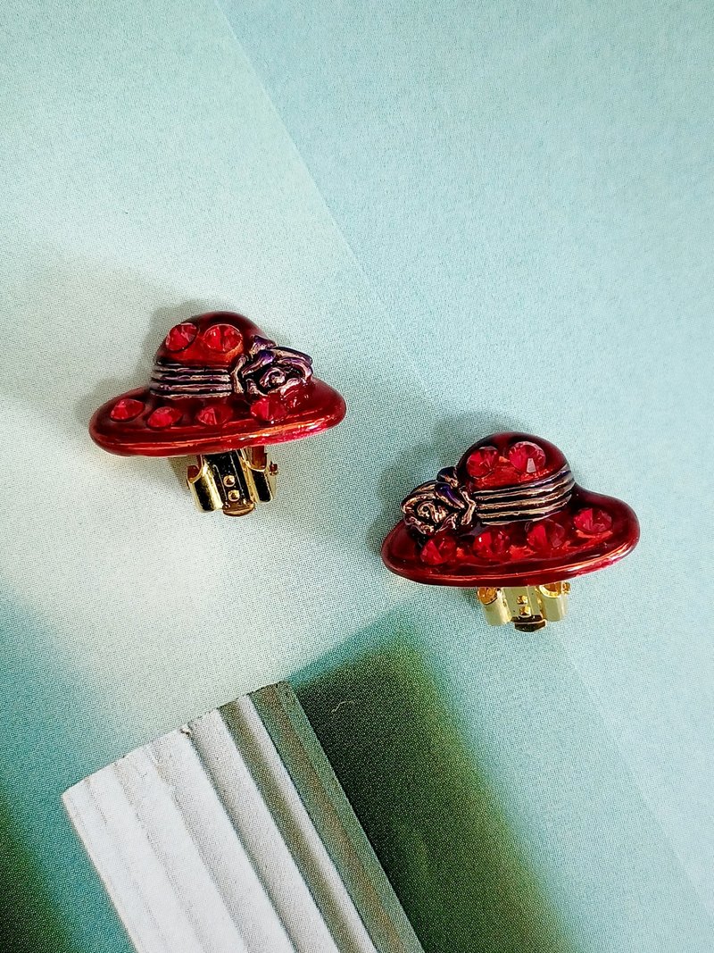 vintage jewelry  別緻紅琺瑯貴婦帽 夾式耳環 - 耳環/耳夾/耳骨夾 - 其他金屬 