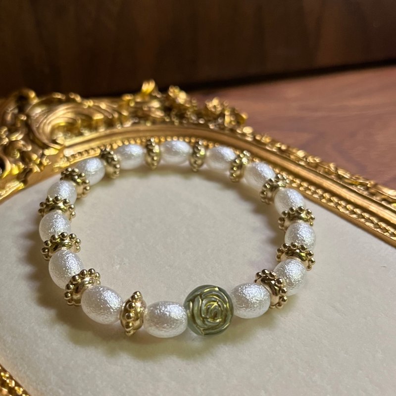 Vintage Green Rose Wave Pearl Bracelet Beaded Bracelet - สร้อยข้อมือ - วัสดุอื่นๆ สีเขียว