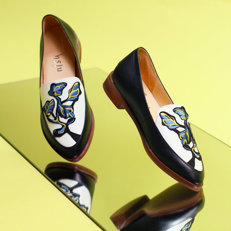 Embroidered leather loafers-on the road / black and white - Women's Leather Shoes - Genuine Leather Black