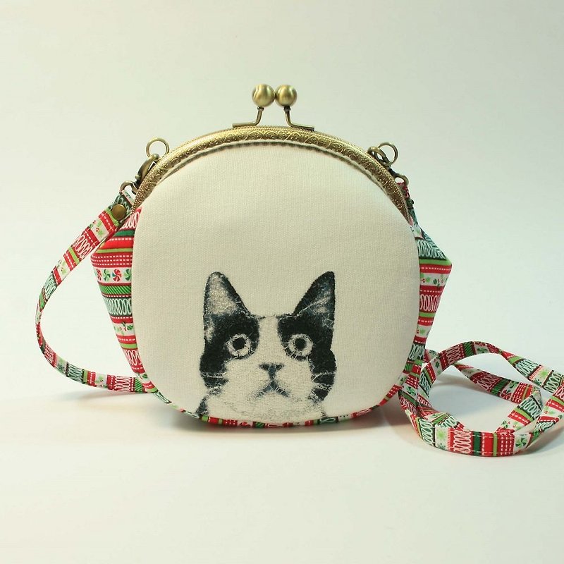 Embroidered 16cm U-shaped gold cross-body bag 03-black and white cat - Messenger Bags & Sling Bags - Cotton & Hemp Multicolor