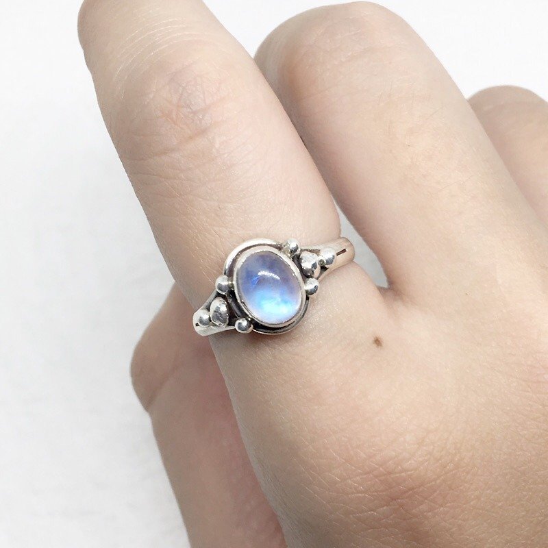 月光石925純銀立體典雅風格戒指 尼泊爾手工鑲嵌製作(款式1) - 戒指 - 寶石 藍色