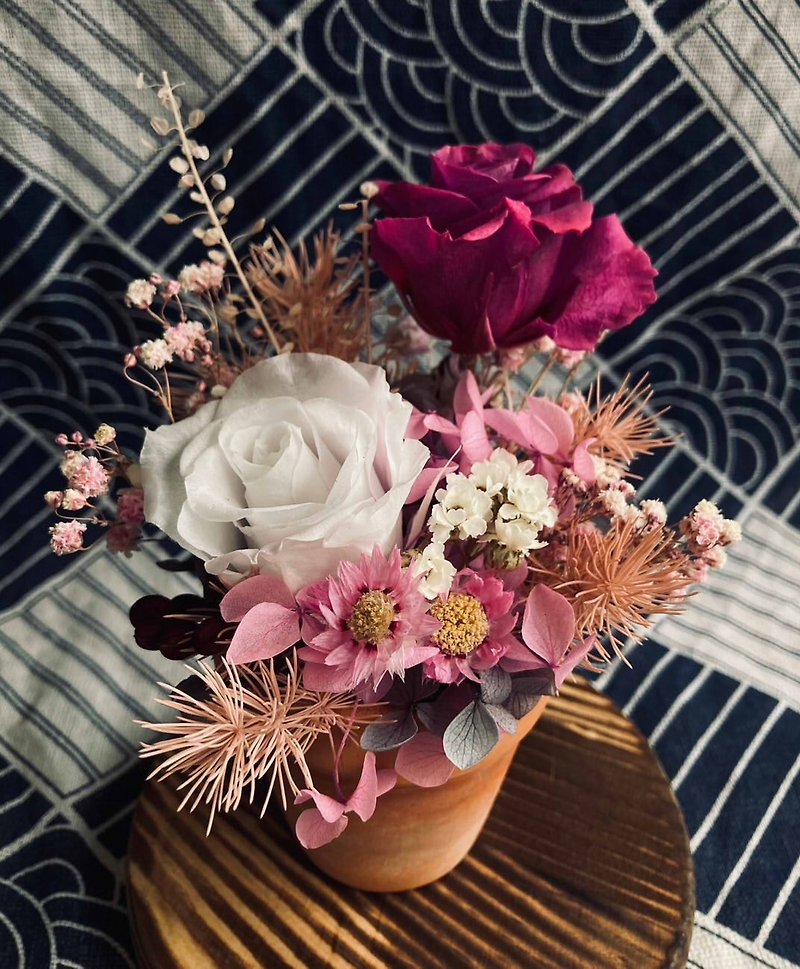 Everlasting Small Garden - Everlasting Roses/Dried Flowers/Graduation Gifts/Fragrant Flowers/520 Valentine's Day/Birthday Gifts - ช่อดอกไม้แห้ง - พืช/ดอกไม้ สีม่วง