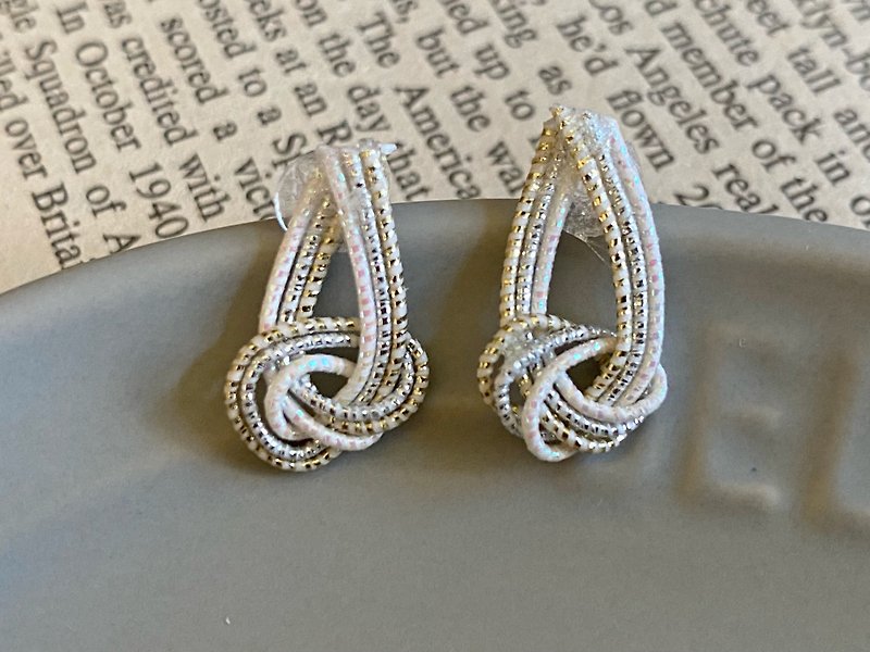 Japanese accessories, Mizuhiki Knot Earrings, Gold+Silver+White Earrings - Earrings & Clip-ons - Paper Silver