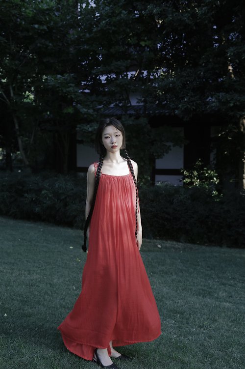 尹太陽 文藝復古 長款寬鬆連身裙