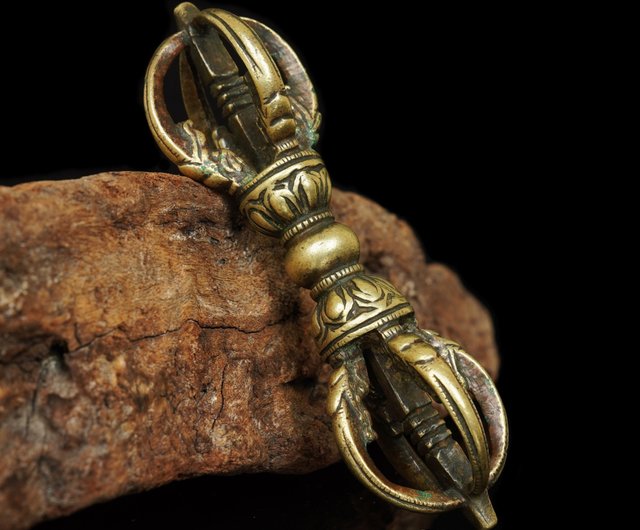 金剛杵 西藏15世紀明代金剛杵(長12.6公分) 菩多佛教文物｜其他人氣榜- Pinkoi