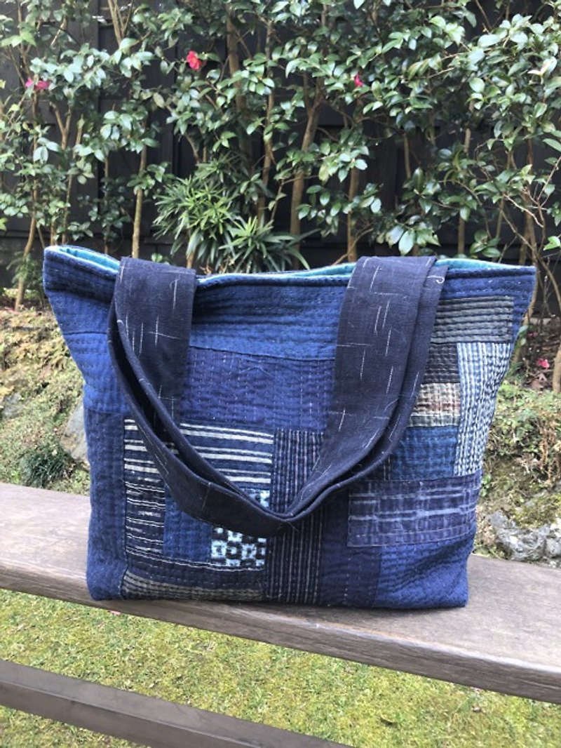 Kofu Aizen patchwork quilt tote bag - กระเป๋าถือ - ผ้าฝ้าย/ผ้าลินิน 