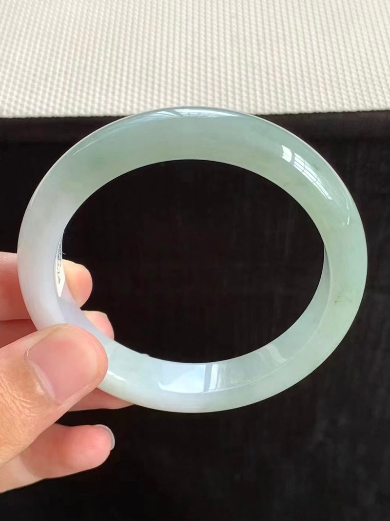 Ice type natural jadeite Burmese A jade bracelet • Glutinous ice type semi-mountain water jade bracelet - สร้อยข้อมือ - หยก สีเขียว