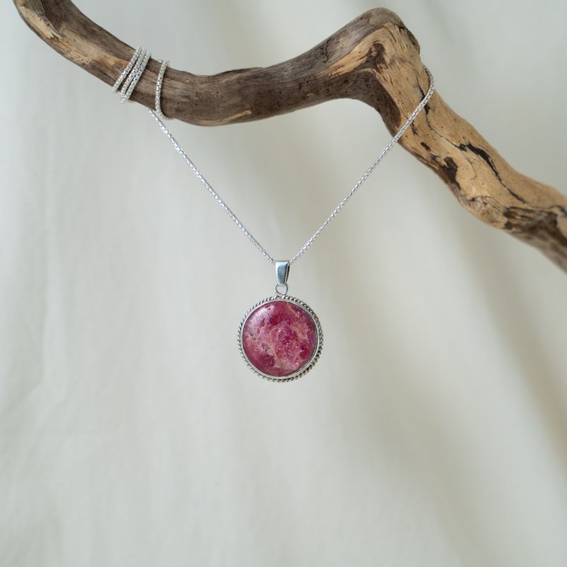 Raw natural ruby sterling silver handcrafted necklace - สร้อยคอ - เงินแท้ สึชมพู