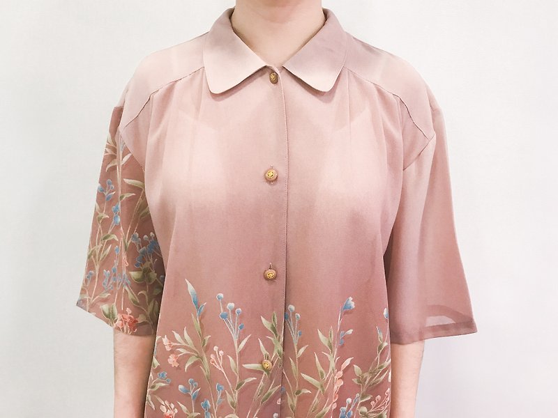 …｛DOTTORI :: TOP｝Milky Pink Floral Short-Sleeved Shirt - เสื้อเชิ้ตผู้หญิง - เส้นใยสังเคราะห์ สึชมพู