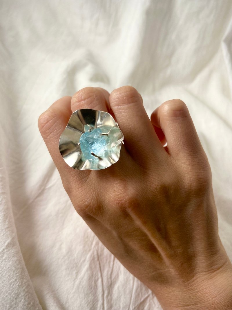 Raw aquamarine, bold statement, silver ring – handcrafted unique design - 戒指 - 純銀 銀色