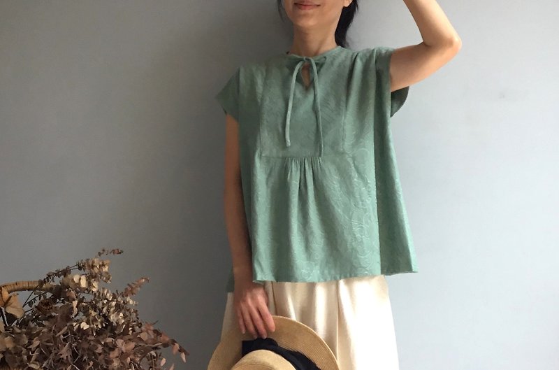 Between the Garden and the Study/Oil Galli Leaf Green/Jacquard Cotton Bow French Sleeve Top 100% Cotton - เสื้อผู้หญิง - ผ้าฝ้าย/ผ้าลินิน 