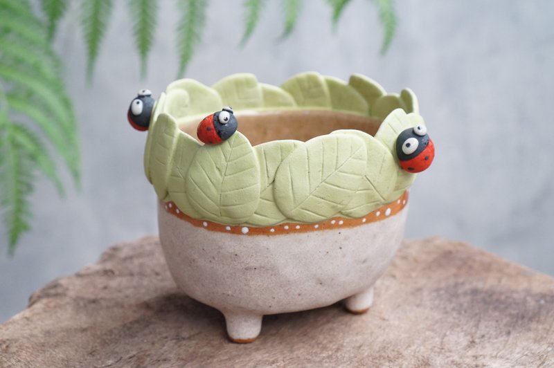 Ladybugs plant pot handmade ceramic - 花瓶/花器 - 陶 綠色