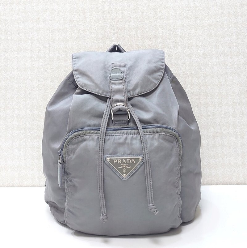 絕版古董品 Prada 銀灰色銀標雙肩包 後背包 背囊 中古包 二手包 - 後背包/背包/書包 - 防水材質 灰色