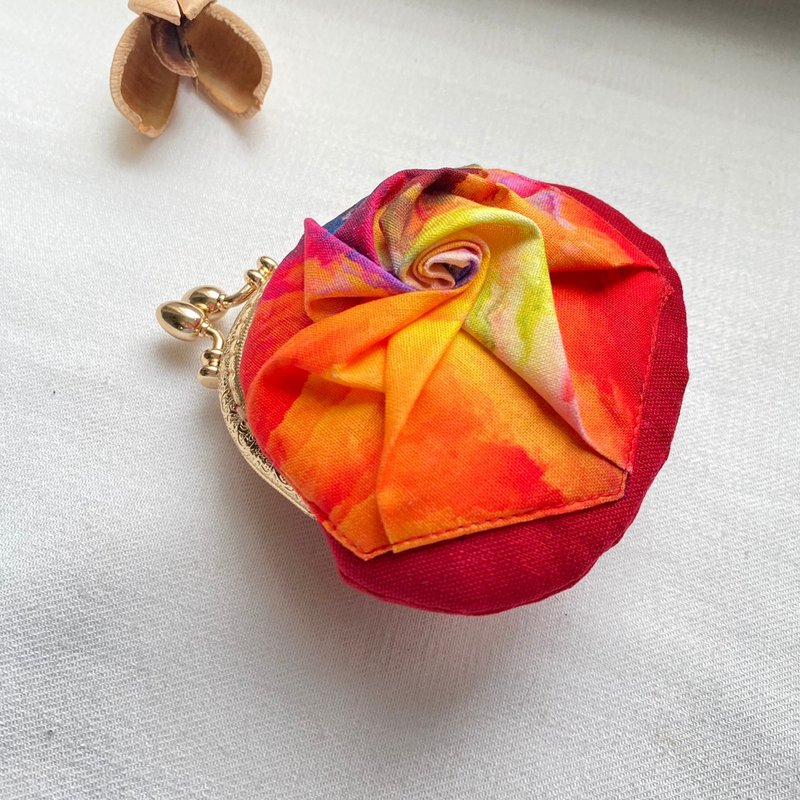 Rendering three-dimensional rose design mouth gold bag - กระเป๋าใส่เหรียญ - ผ้าฝ้าย/ผ้าลินิน 