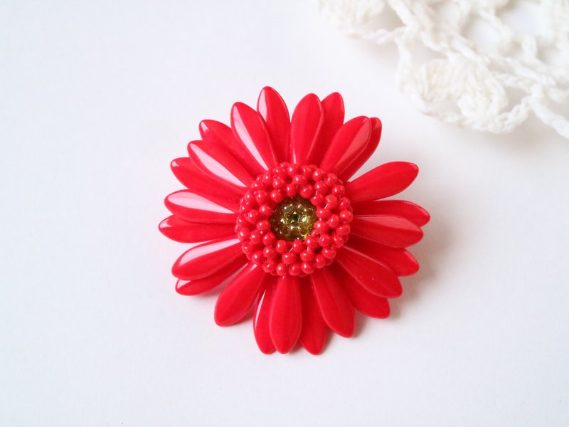 Gerbera Brooch Red - Brooches - Glass Red