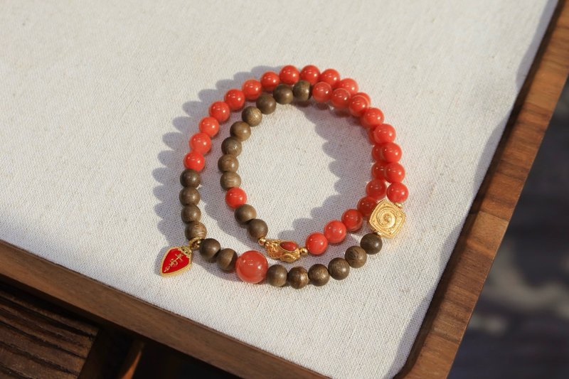 金運招来の貔貅と太歳除け、天然の南紅瑪瑙ブレスレットとカリマンタン沈香の組み合わせ。厄年の必需品。 - ブレスレット - 翡翠 