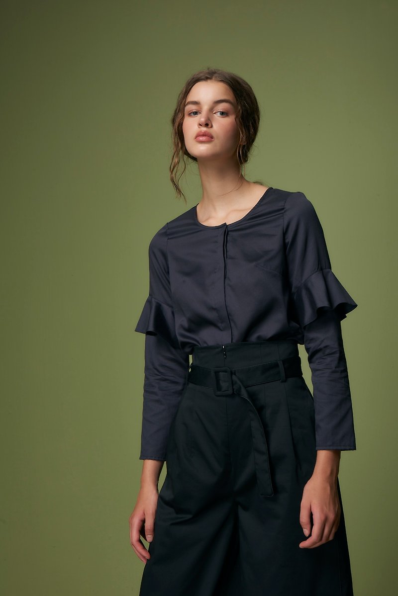 Off-season sale navy blue sleeve ruffle crewneck shirt - เสื้อเชิ้ตผู้หญิง - ผ้าฝ้าย/ผ้าลินิน 