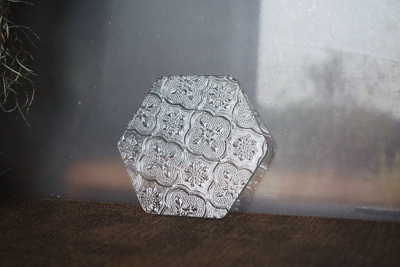ShouZhuo handmade---手工切割海棠花杯墊 - 杯墊 - 玻璃 