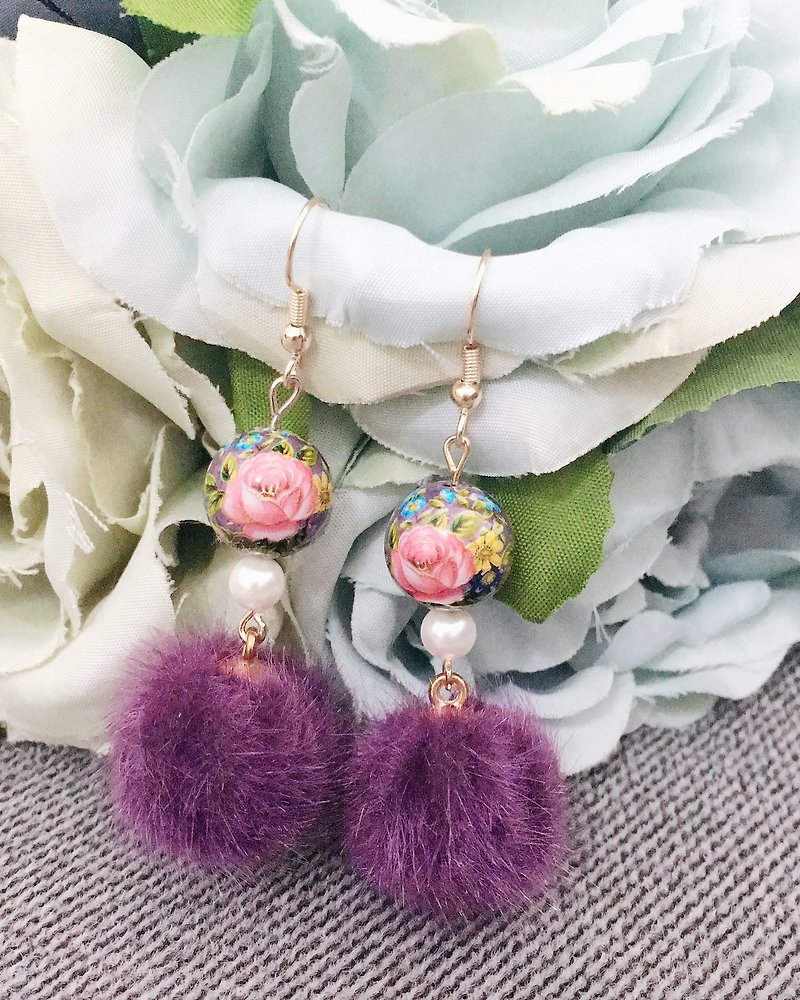 [Turnable Clip-On] Japan imported painted beads with purple fur ball tassel earrings - ต่างหู - โลหะ สีม่วง