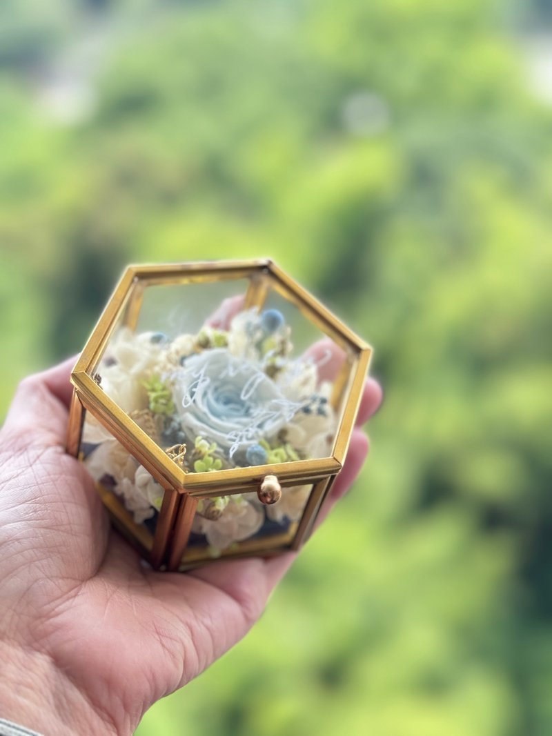 Preserved Flowers with Calligraphy Rose Quartz Valentines Day Gift Box - อื่นๆ - แก้ว หลากหลายสี