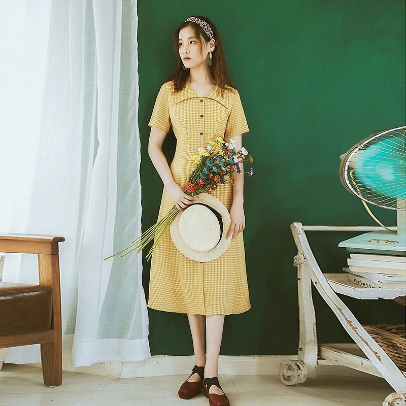 [Clear Product] Anne Chen Pin Lapel Waist Plaid Dress One Piece YYX8652 - ชุดเดรส - วัสดุอื่นๆ สีเหลือง