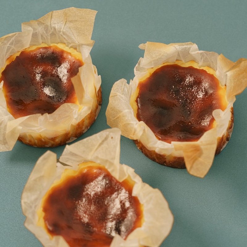 OHEY バスクチーズケーキギフトボックス 2個入り | 新年ギフトボックス - 手提げ袋付き - ケーキ - 食材 ブラウン