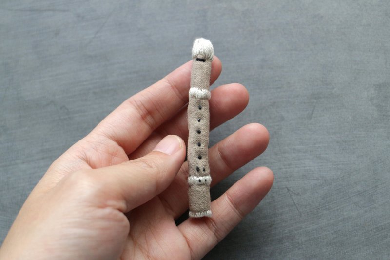 Handmade fabric three-dimensional embroidery brooch/recorder - เข็มกลัด - งานปัก สีกากี