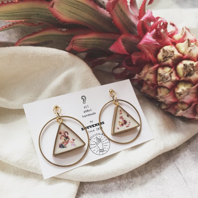 | Souvenirs | handmade 20mm triangular gold-plated 925 sterling silver shell earrings earrings Clip-On - ต่างหู - วัสดุอื่นๆ 
