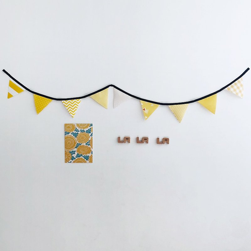 Colorful Life 心中的小太陽 三角旗 - 壁貼/牆壁裝飾 - 棉．麻 黃色