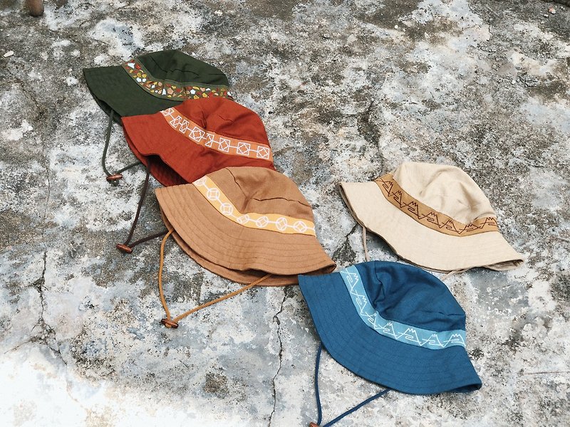 棉．麻 帽子 多色 - 老房系列 鐵窗花與磨石子 刺繡漁夫帽 / 五色
