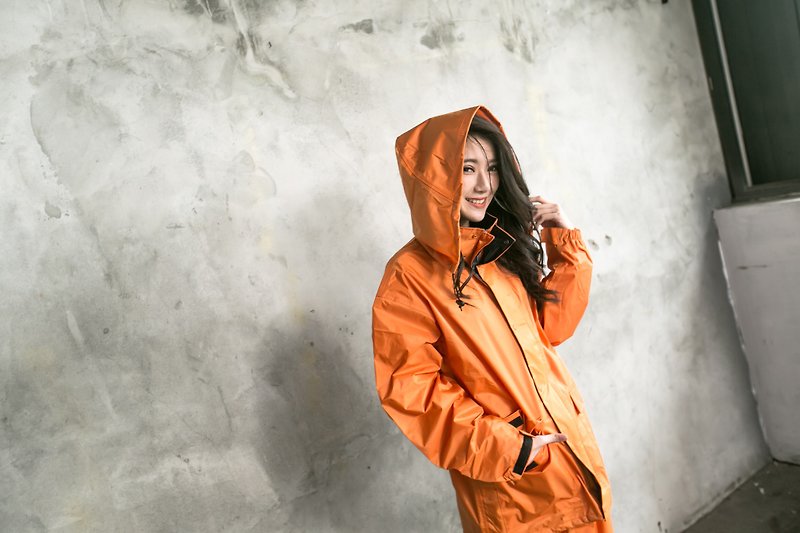 Benge Stair Japanese two-section raincoat-matt orange - ร่ม - วัสดุกันนำ้ สีส้ม