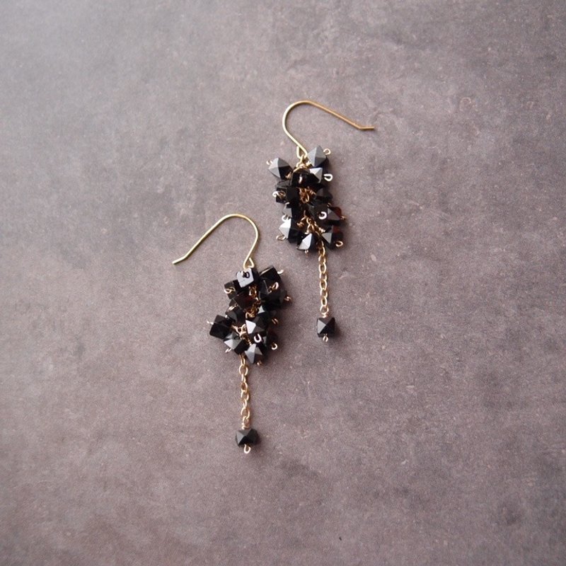 【k14gf】Black Spinel Earrings　ブラックスピネル フリンジピアス　Cube - 耳環/耳夾/耳骨夾 - 寶石 黑色