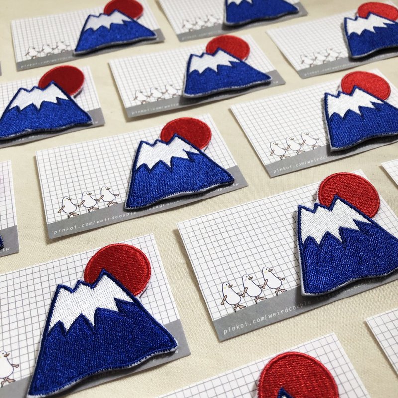 富士山のブローチまたは刺繡1枚 - ブローチ - 刺しゅう糸 多色