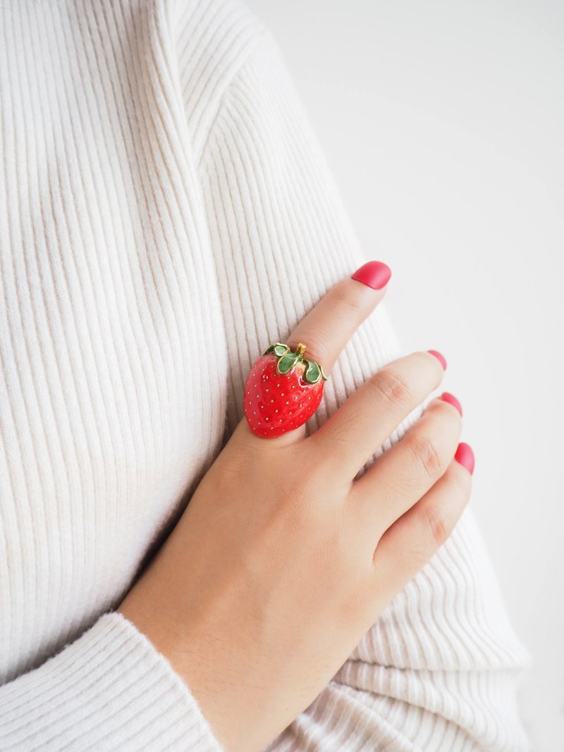 Strawberry Ring Strawberry Forever Red Cute Ring with Enamel - แหวนทั่วไป - โลหะ สีแดง