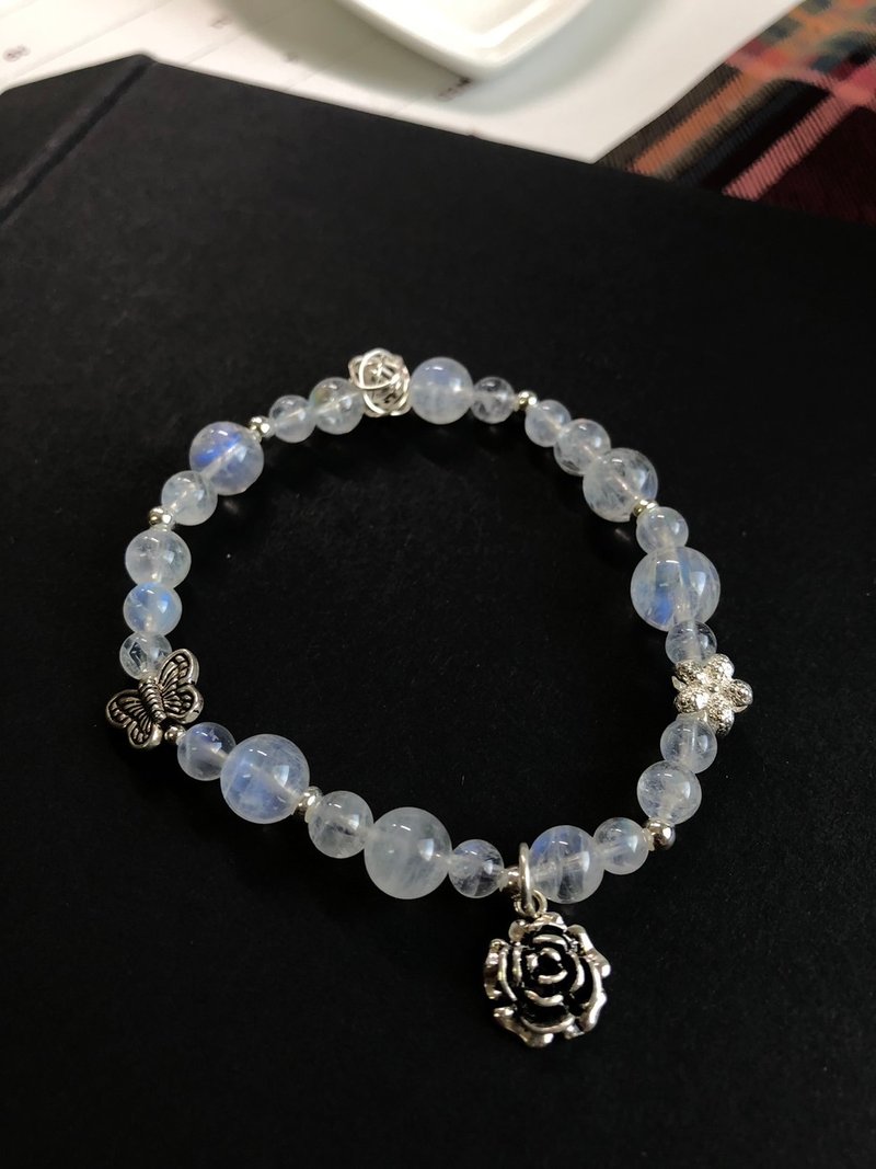 Blue light moonstone 925 Silver[Moonlight Garden] June birthstone has good popularity, helps sleep and improves qi - สร้อยข้อมือ - คริสตัล ขาว