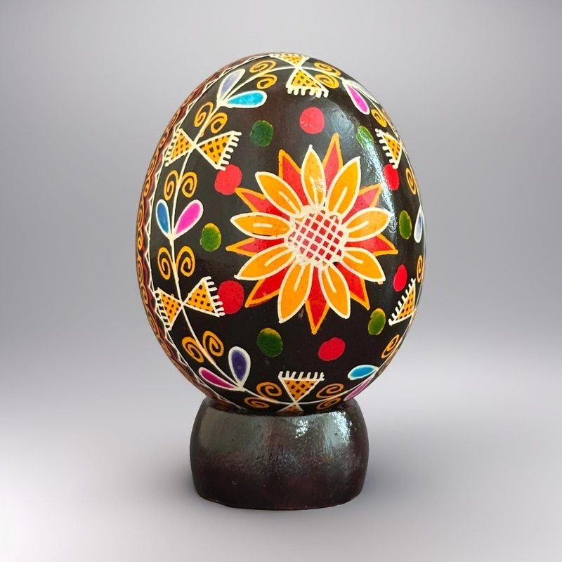 Ukrainian Easter Egg Real Chicken Pysanka Hand Painted Eggshell Hutsul Pysanky - 擺飾/家飾品 - 其他材質 黑色