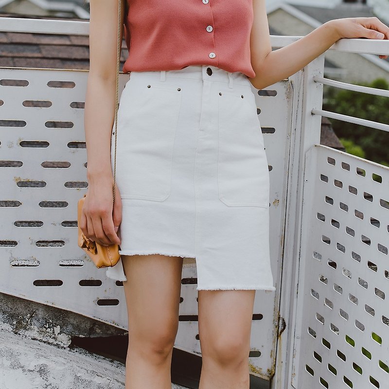 Anne Chen 2018 summer new style art women's irregular hem denim skirt - Skirts - Cotton & Hemp White