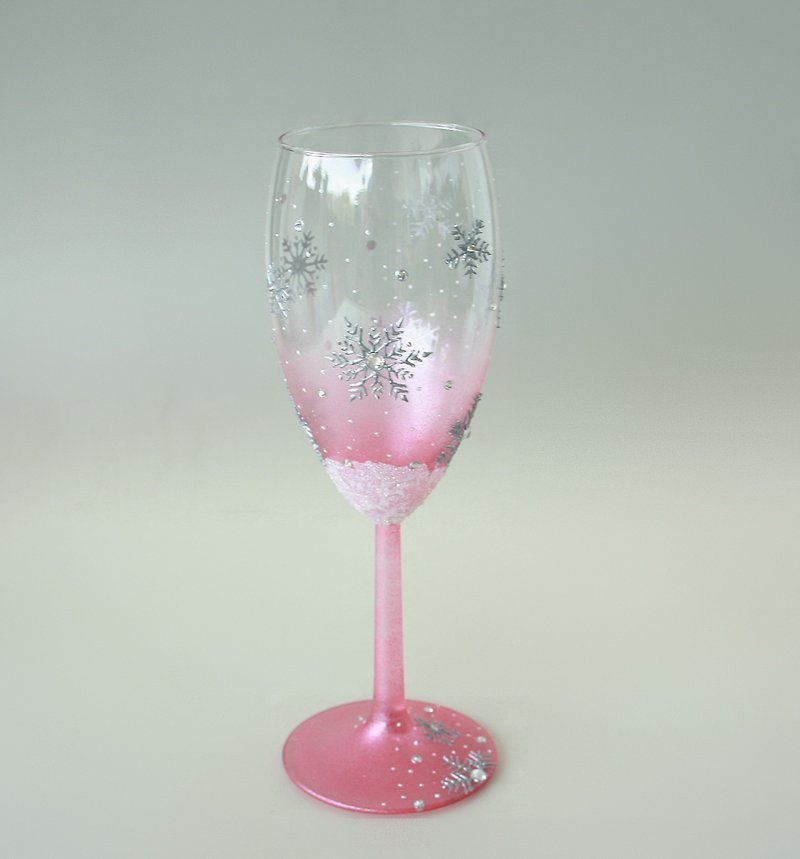 Snowflakes Pink Wine Glass Hand-painted - แก้วไวน์ - แก้ว สึชมพู