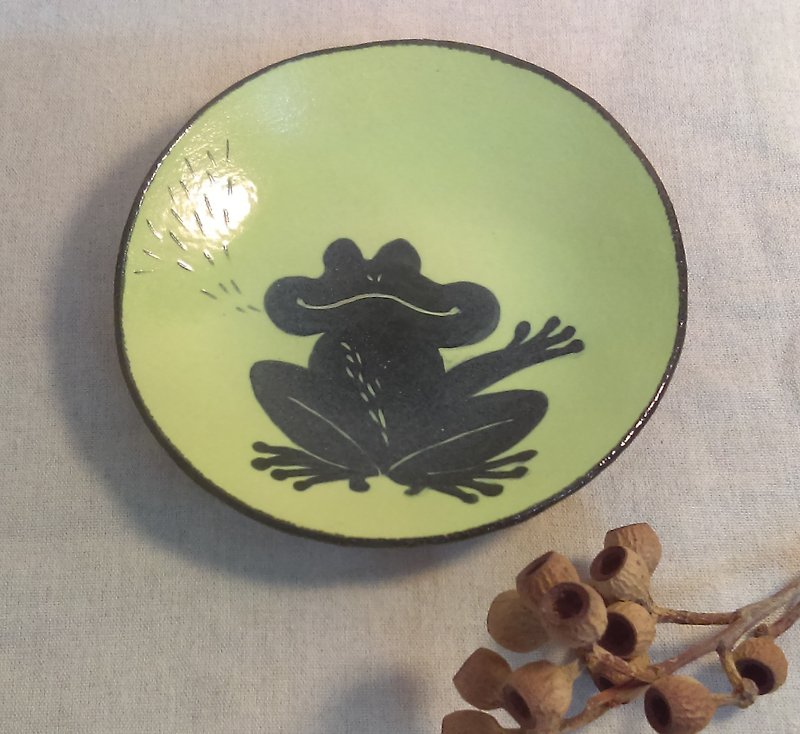 ドードー手作りささやきアニマルシルエットシリーズ-カエルミディアムプレート（グリーン） - 花瓶・植木鉢 - 陶器 グリーン
