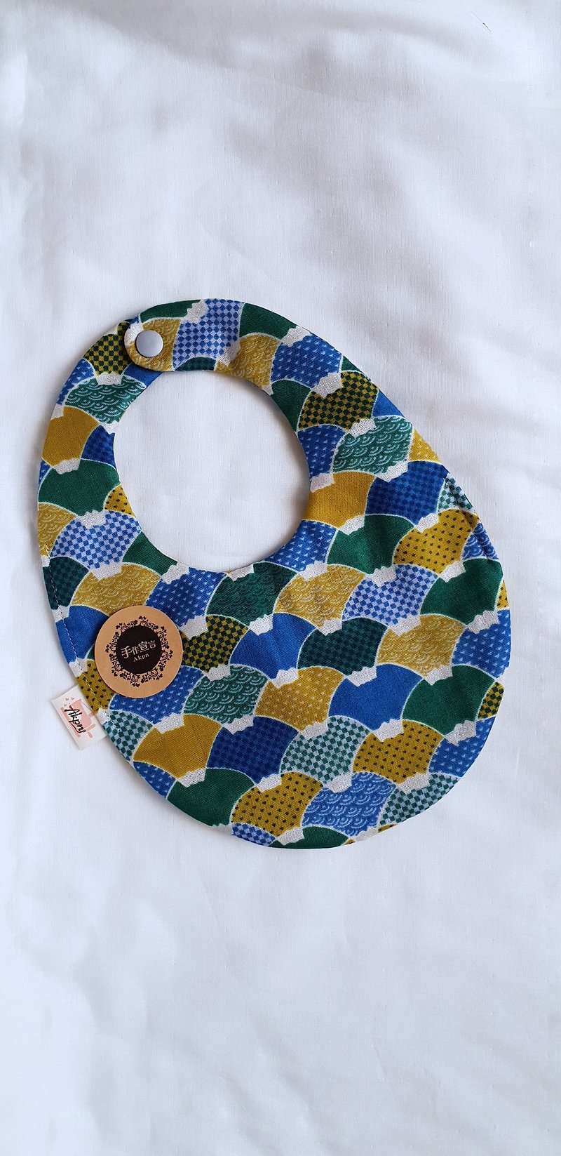 Japanese style and handle-gold-eight layers of yarn 100% cotton double-sided egg-shaped bib - Bibs - Cotton & Hemp Gold