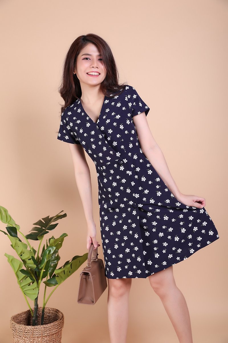 Cute Floral Dress with front button - white floral on navy - 洋裝/連身裙 - 聚酯纖維 綠色