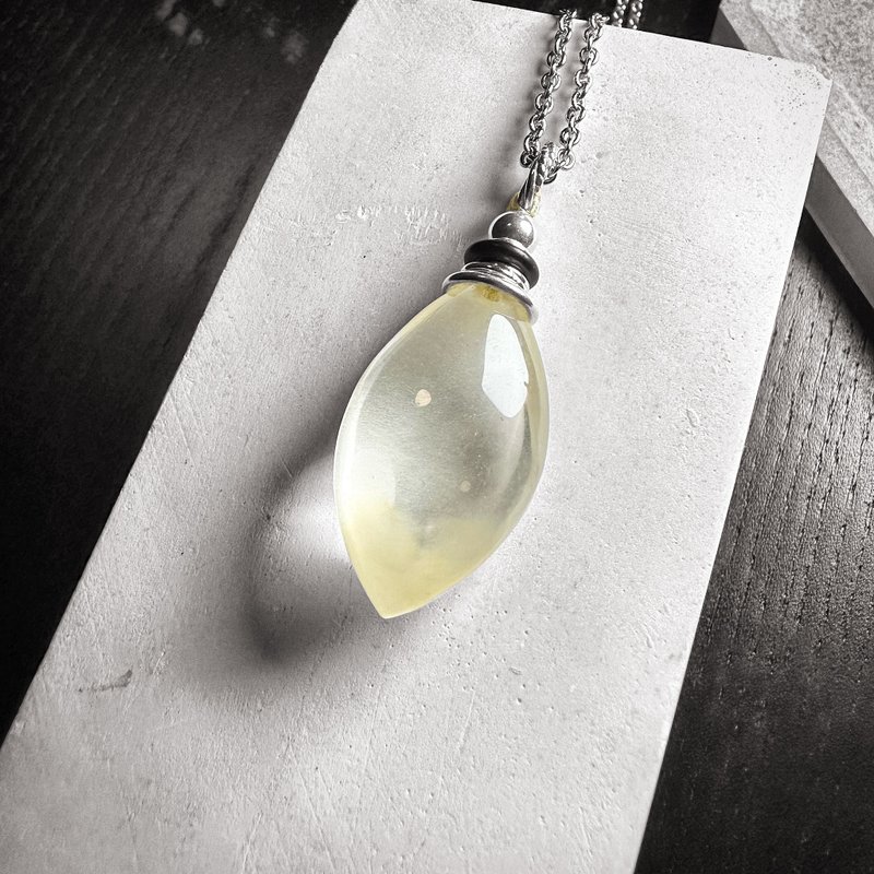 Yellow Rabbit Fur Crystal Silver Pendant - สร้อยคอ - เครื่องประดับพลอย 