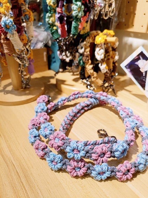 Benfy Shop 班菲購物台 可調/全花固定長度雙色花花手機掛繩背帶-莫蘭迪藍+天空藍+藕紫