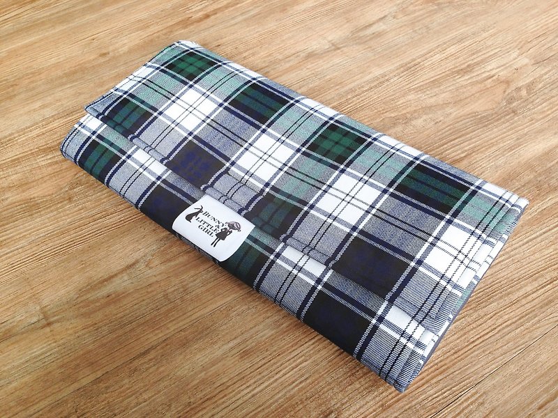 Out carrying portable diaper pad - white and green check pattern - Bedding - Cotton & Hemp 