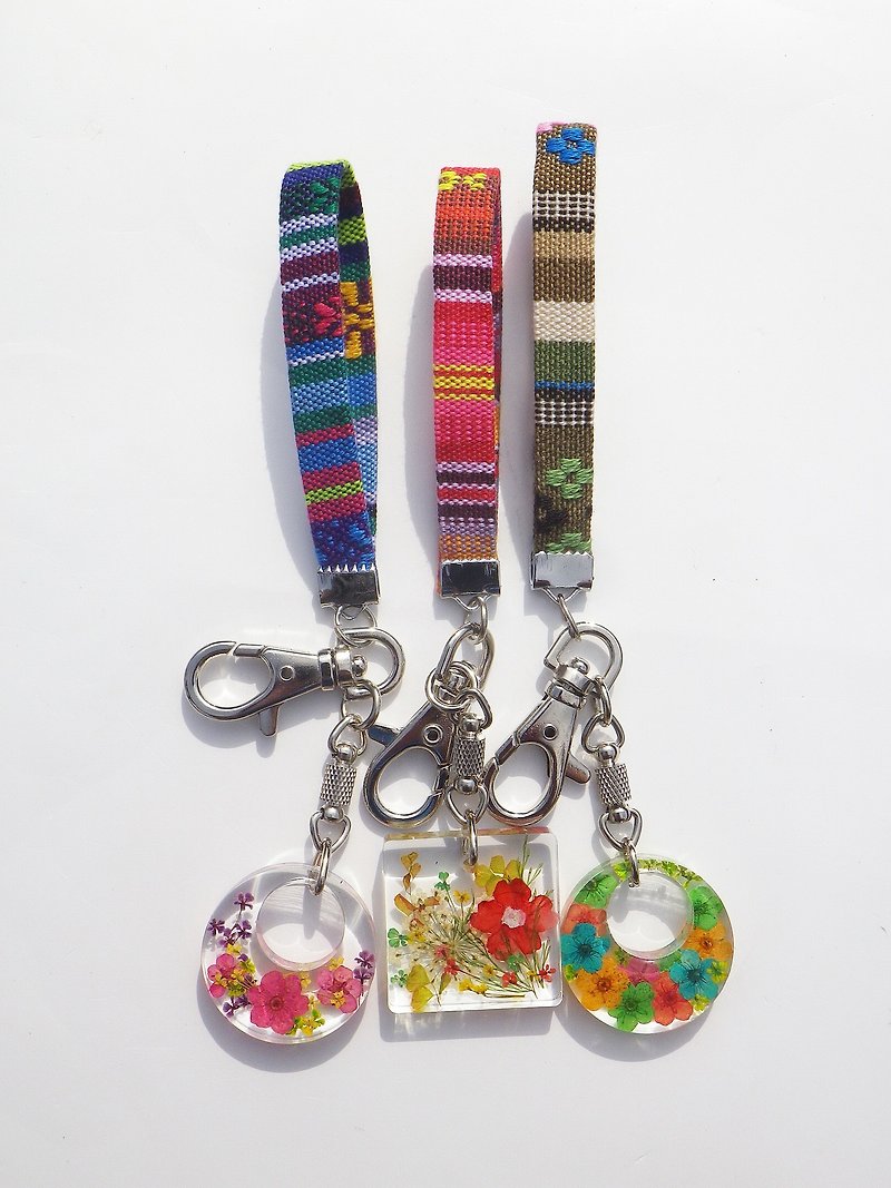 Handmade keychain, hard plastic keychain, Pressed flowers keychain - Keychains - Other Materials 