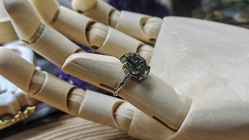 zen crystal jewelry 礦石設計 天然捷克綠隕石戒指|稀有礦物|能量水晶