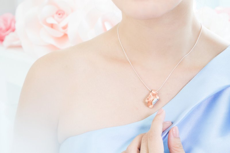 Petal of Rose Necklace - 項鍊 - 其他金屬 銀色