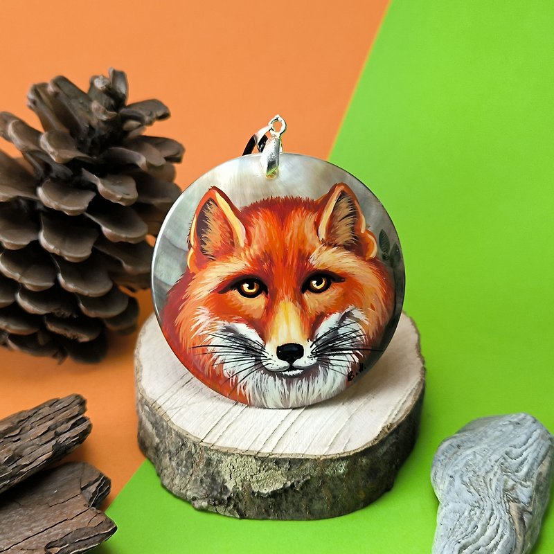 Wild Fox face on pearl pendant. Graceful nature hand painted on lacquer shell - Necklaces - Shell Orange