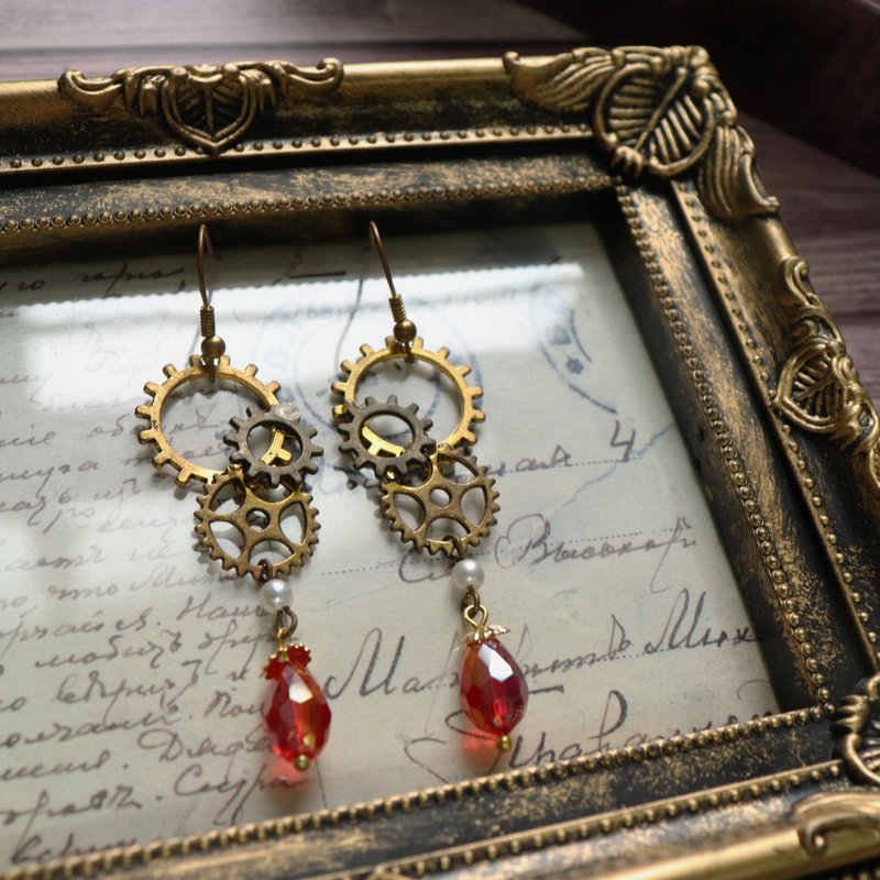 Steampunk earrings/ Clip-On with drop-shaped crystal beads and gears - ต่างหู - โลหะ สีทอง