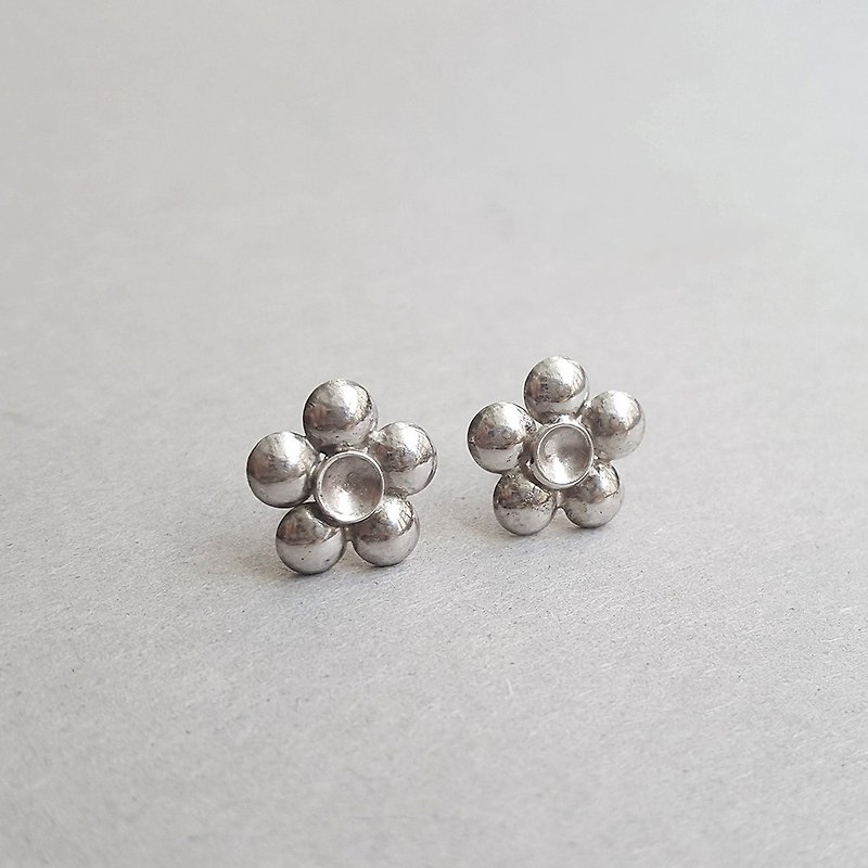 Cut Flower Series Polka Dot Flower/ Silver Earrings/Earrings - Earrings & Clip-ons - Silver Silver